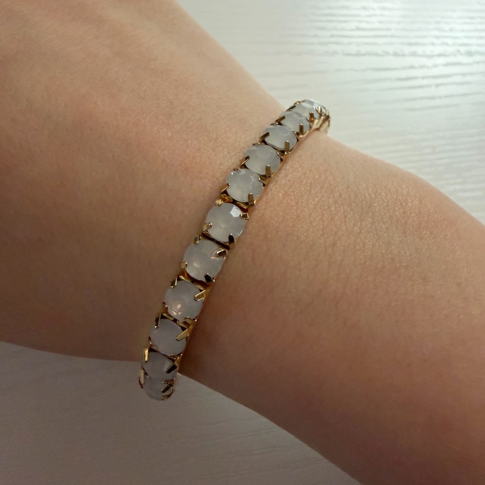 Elegant Gold and White Bracelet